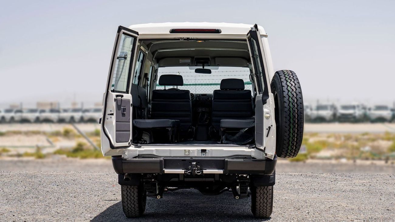 Toyota Land Cruiser 70 Lc 78 hard top 3 door AT 2.8L