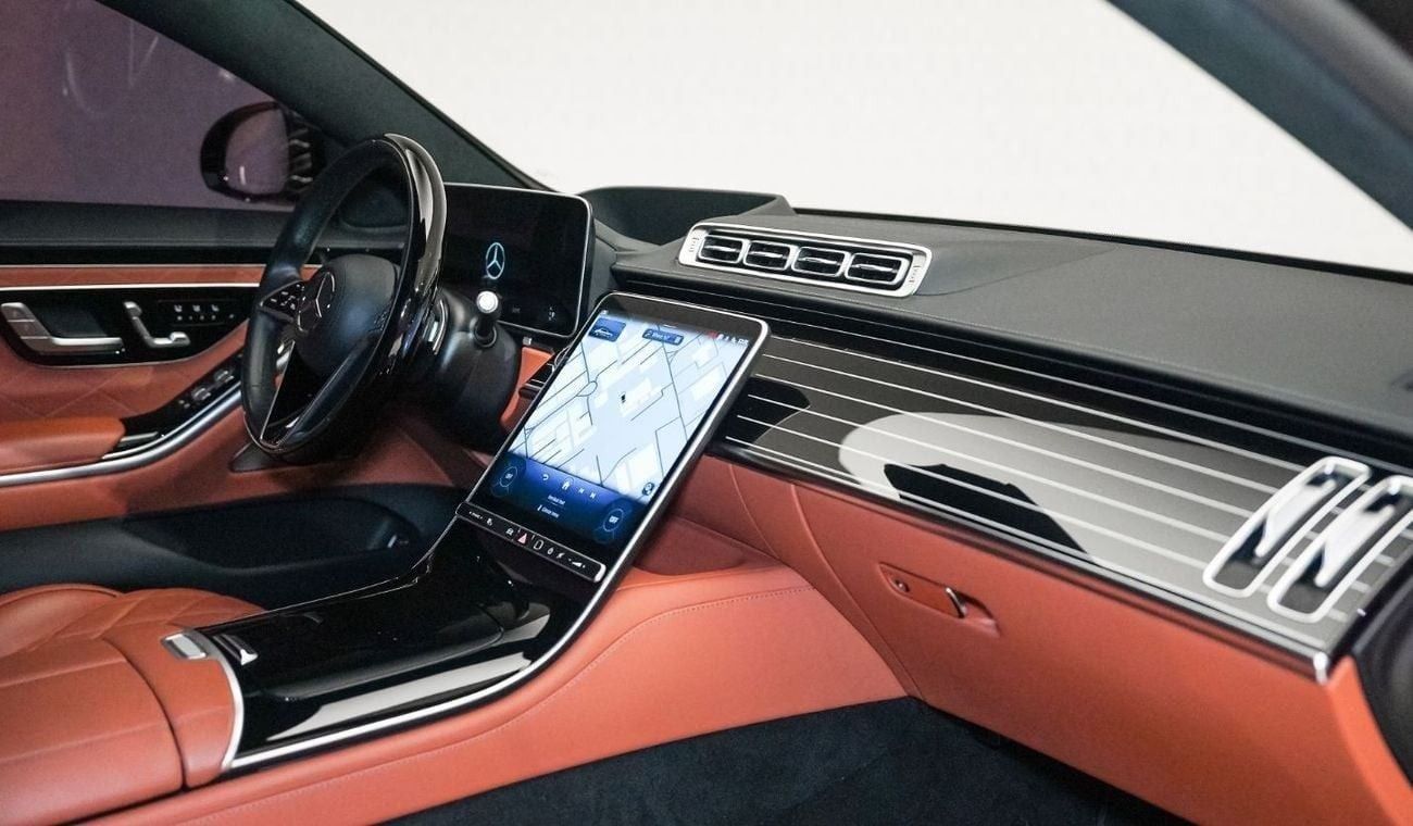 مرسيدس بنز S 580 4Matic AMG Line - AED 7,025 P/M - Warranty till 08/2028