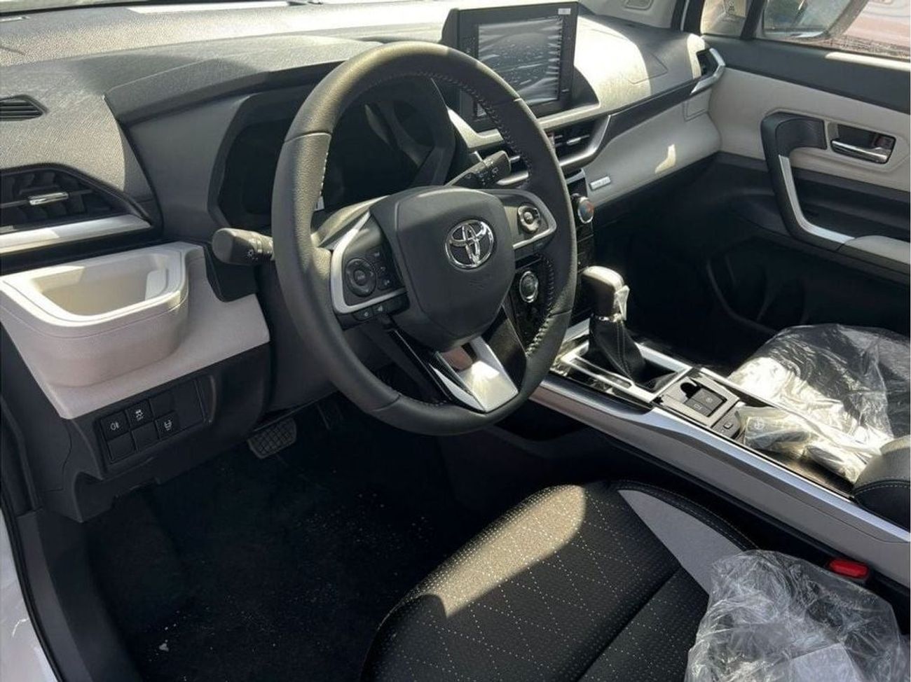 Toyota Veloz 1.5L FWD // 2024 // FULL OPTION WITH PUSH START , WIRELESS CHARGE , CRUISE CONTROL // SPECIAL OFFER