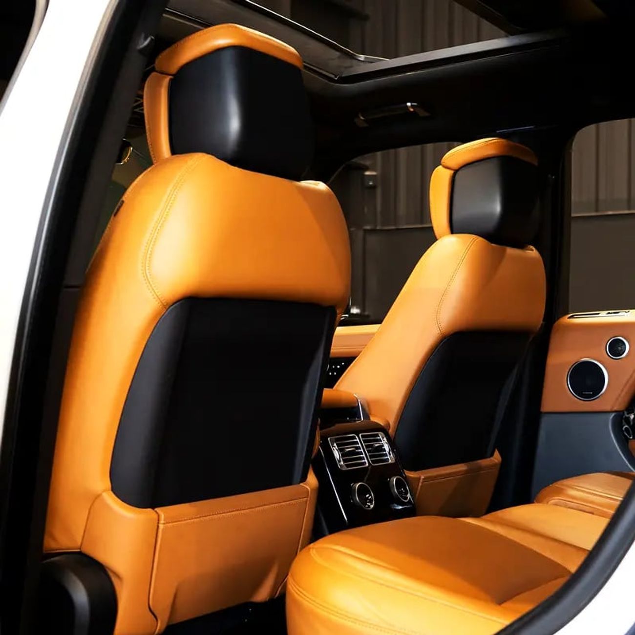 لاند روفر رينج روفر Vogue SE 5.0L 3,161 pm • 0% Downpayment • Vogue SE P400 • 1 Year Warranty