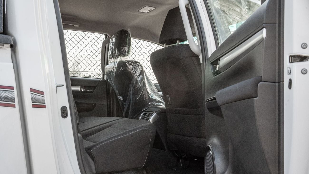 تويوتا هيلوكس 2025 Toyota Hilux SGLX 2.4L MT Diesel (White-Black)