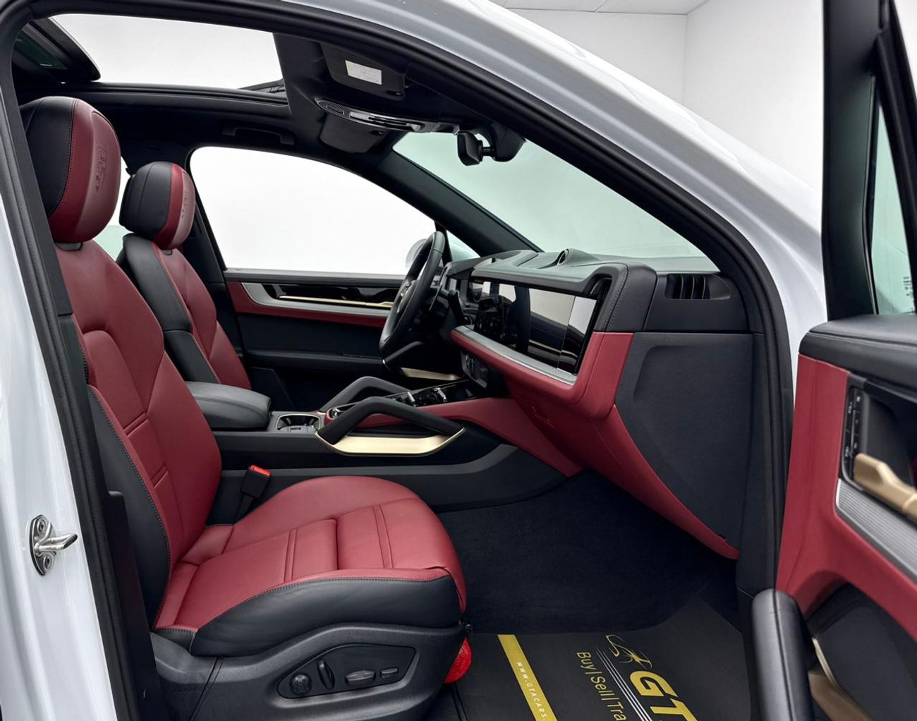 بورش كايان Base 2025 Porsche Cayenne, 2027 Porsche Warranty, Full Porsche Service History, Very Low Km, GCC