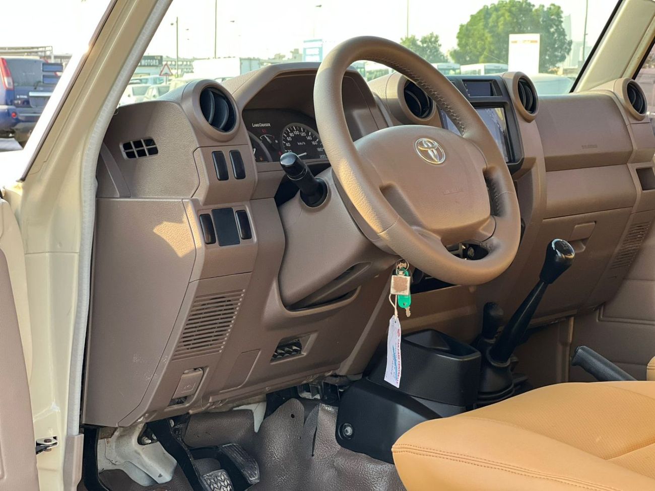 تويوتا لاند كروزر بيك آب 2018 Toyota Land Cruiser Pick up - Single Cabin - 4.0L V6 - AWD 4x4 - Patrol Manual - GCC Specs- Ful