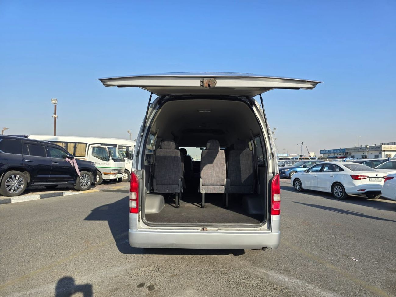 Toyota Hiace TOYOTA HIACE COMMUTER VAN RHD 2006 MODEL 2.7 L PETROL AUTOMATIC(PM02168)