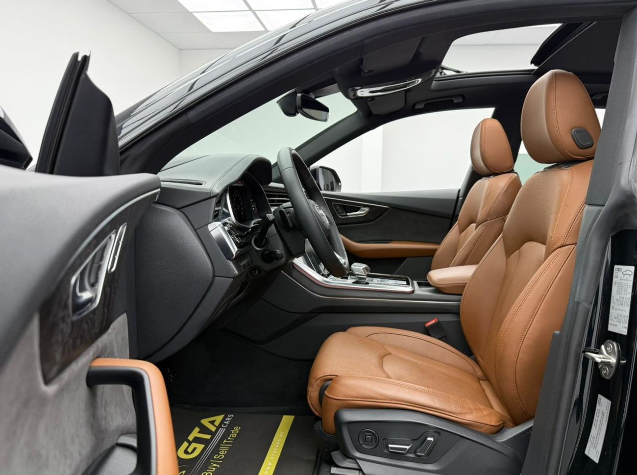 Audi Q8 55 TFSI quattro S-Line 3.0L (340 HP) 2021 Audi Q8 55 TFSI Quattro S-Line, Warranty, Full Audi Servic