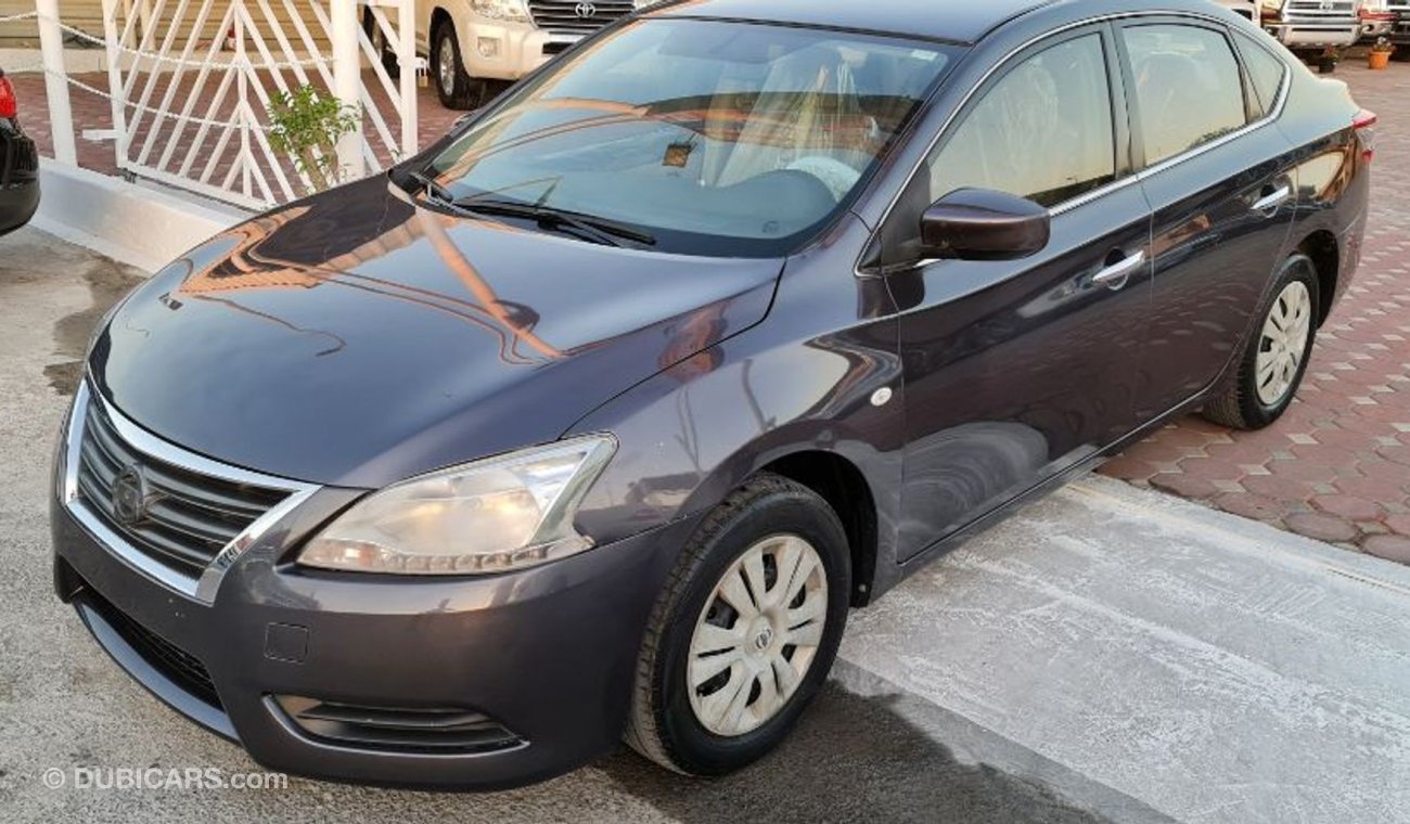 Nissan Sentra نيسان سنترا موديل ٢٠١٤ خليجية بحالة ممتازة من الداخل والخارج