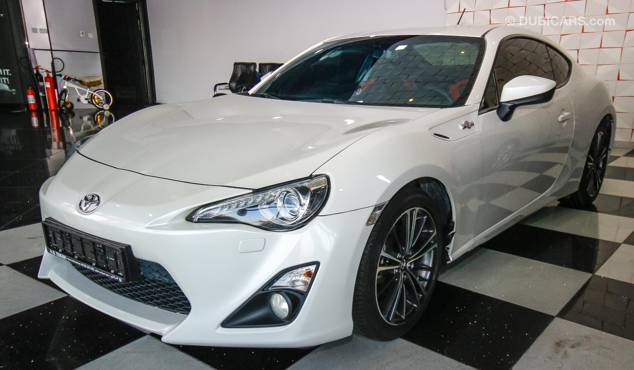 Used Toyota 86 2014 for sale in Dubai - 101198