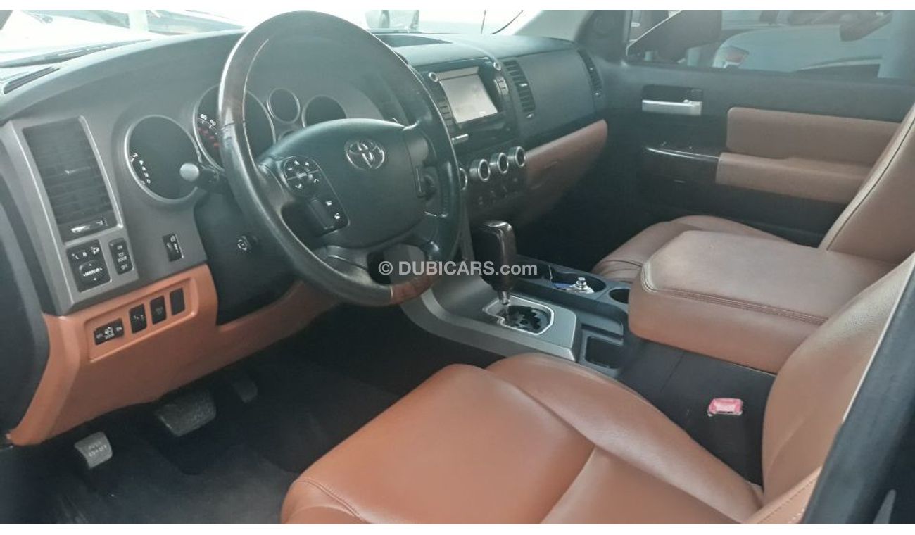 Toyota Tundra 2011 American specs Double 4x4 Full options Sunroof DVD camera Leather interiors