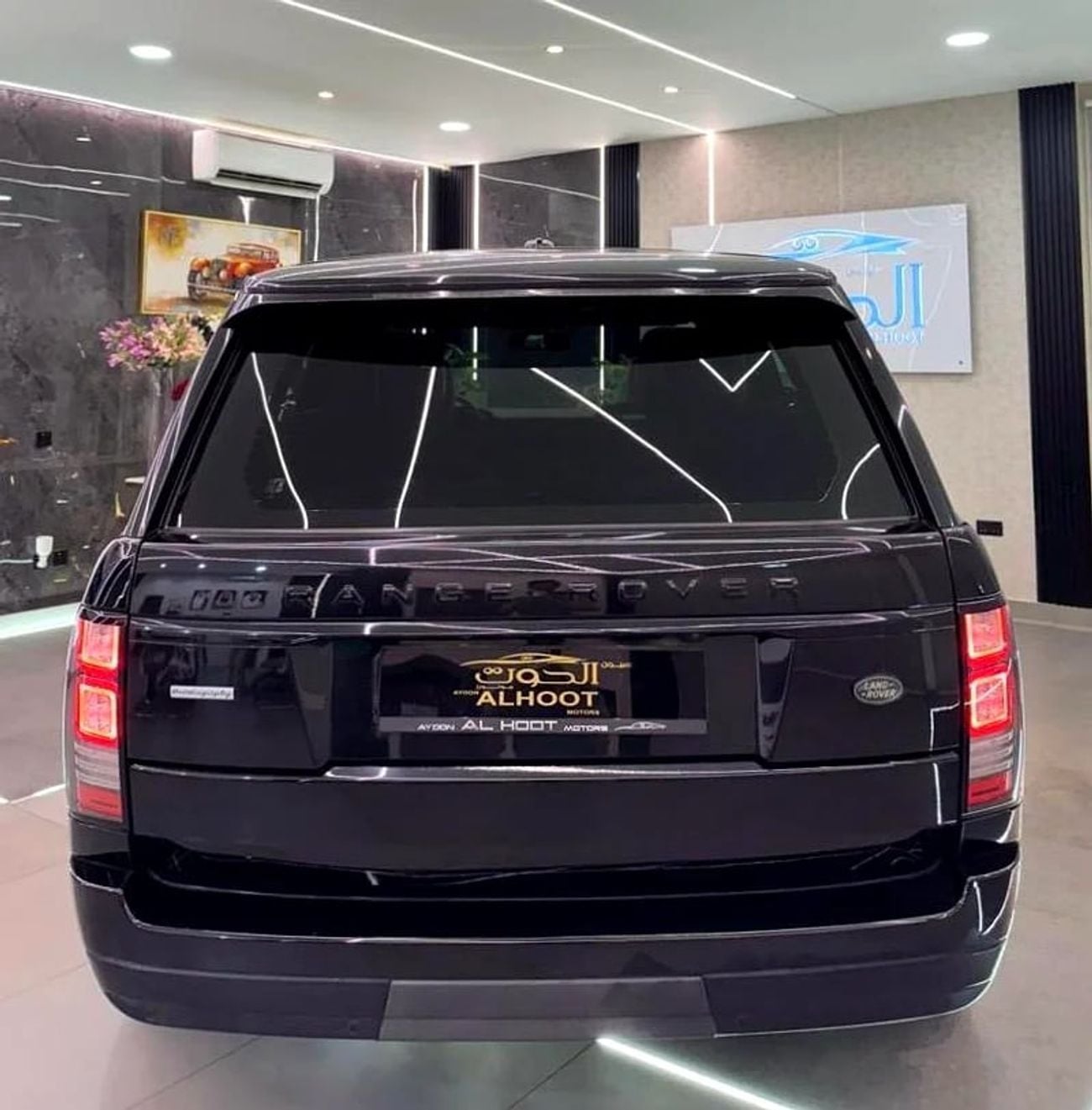 لاند روفر رينج روفر Supercharged 5.0L SUPERCHARGED VOGUE V8 || GCC II FULLY LOADED || CHASSIS ACCIDENT FREE || RED INTER