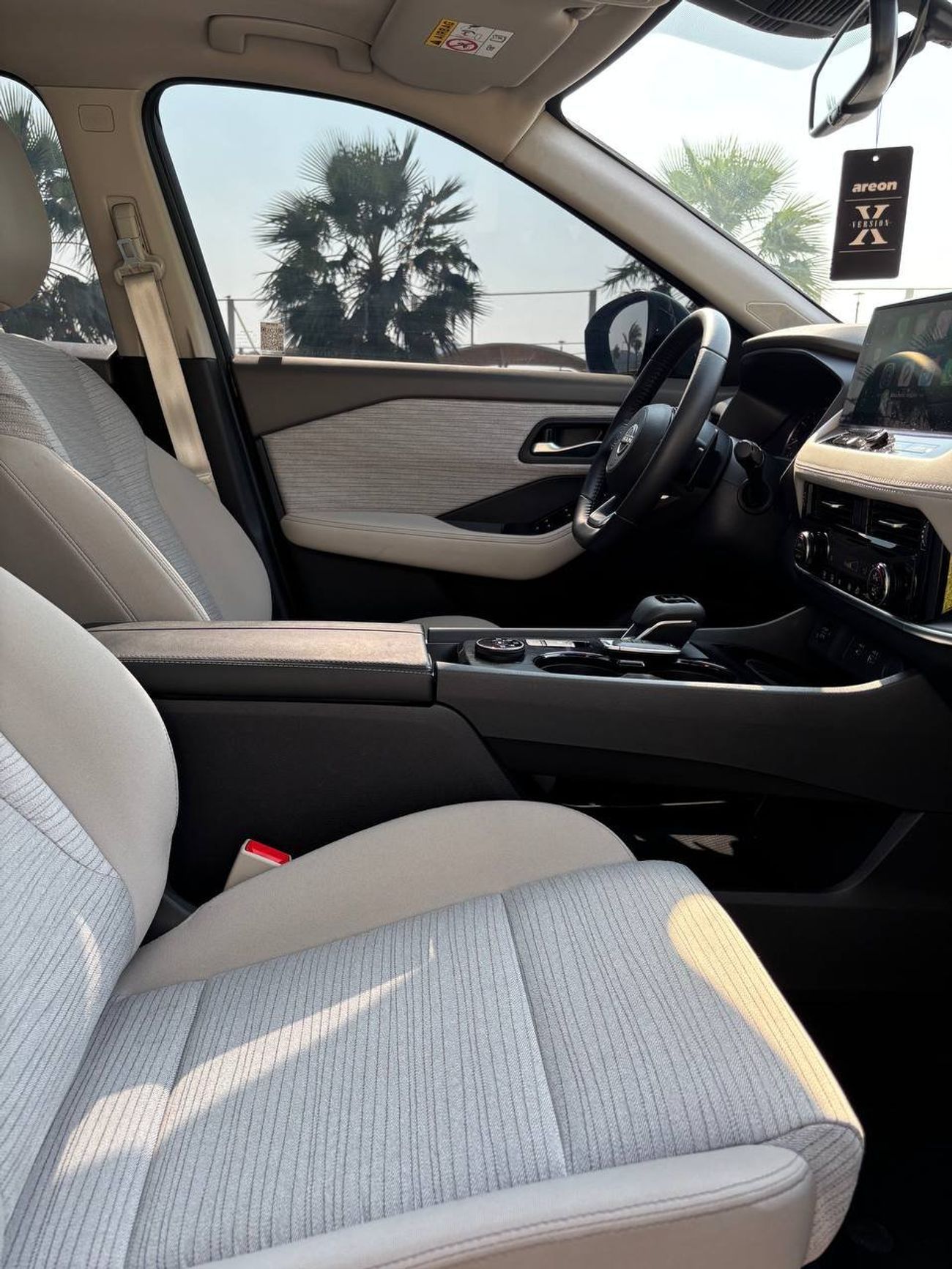 Nissan XTrail SV + OPT 4WD (7-Seater)