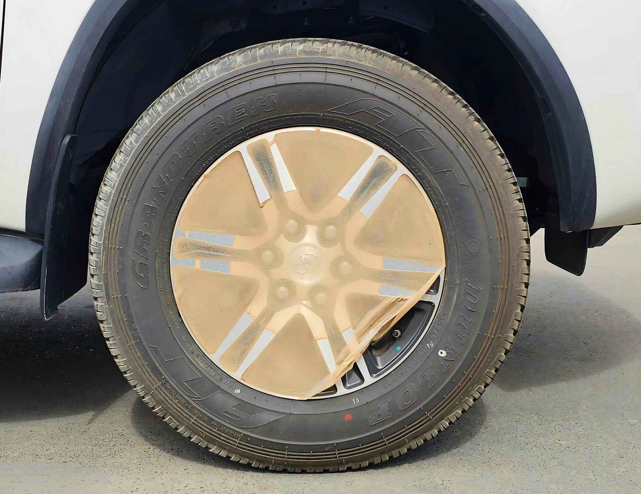 Toyota Fortuner 2.7L V4 PETROL / PUSH START / DVD CAMERA / FULL OPTION (CODE# 69032)