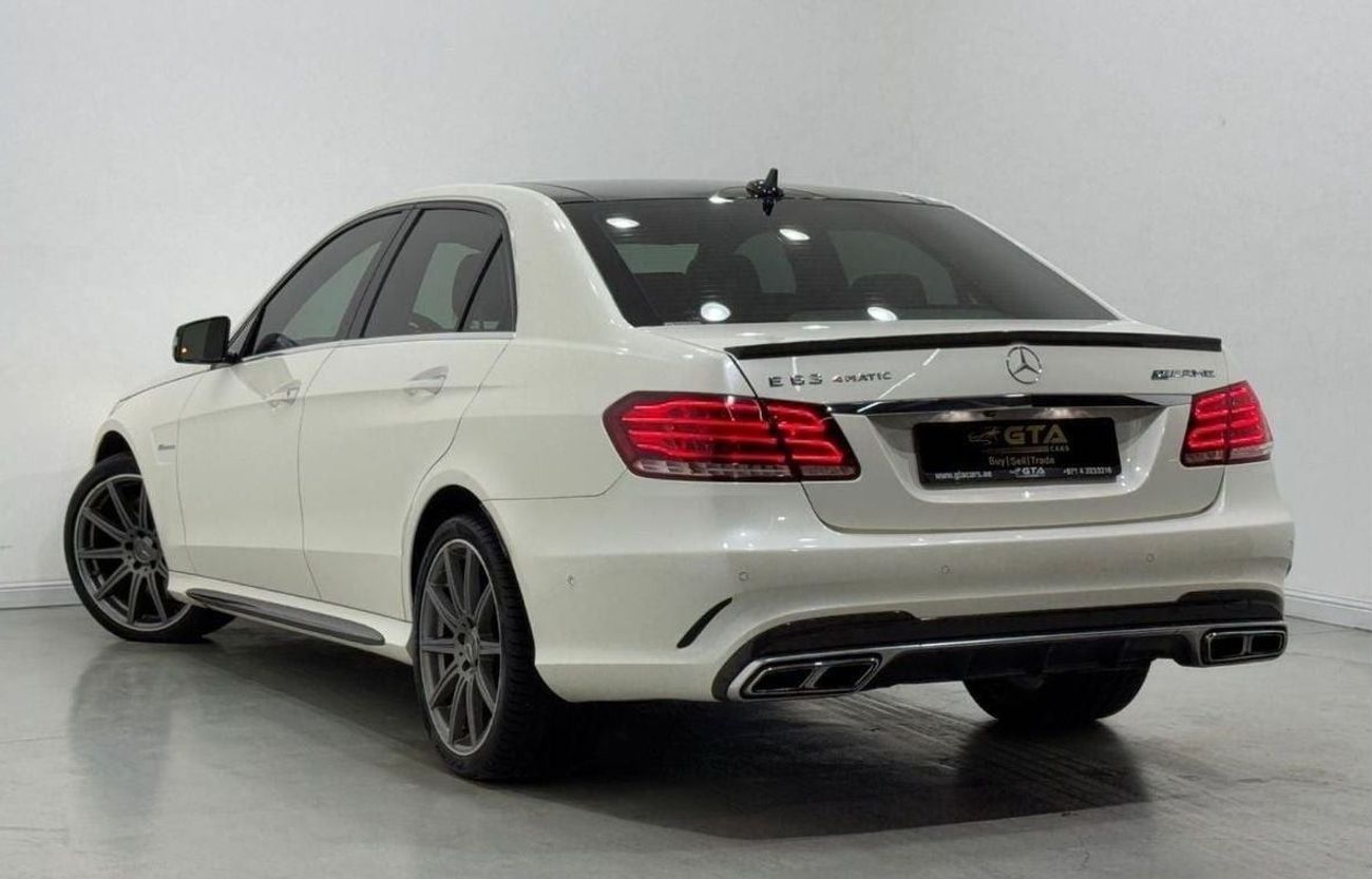 مرسيدس بنز E 63 AMG Std 5.5L 2014 Mercedes Benz E63 AMG 4MATIC, Service History, Full Options, Carbon Fiber Package. GCC
