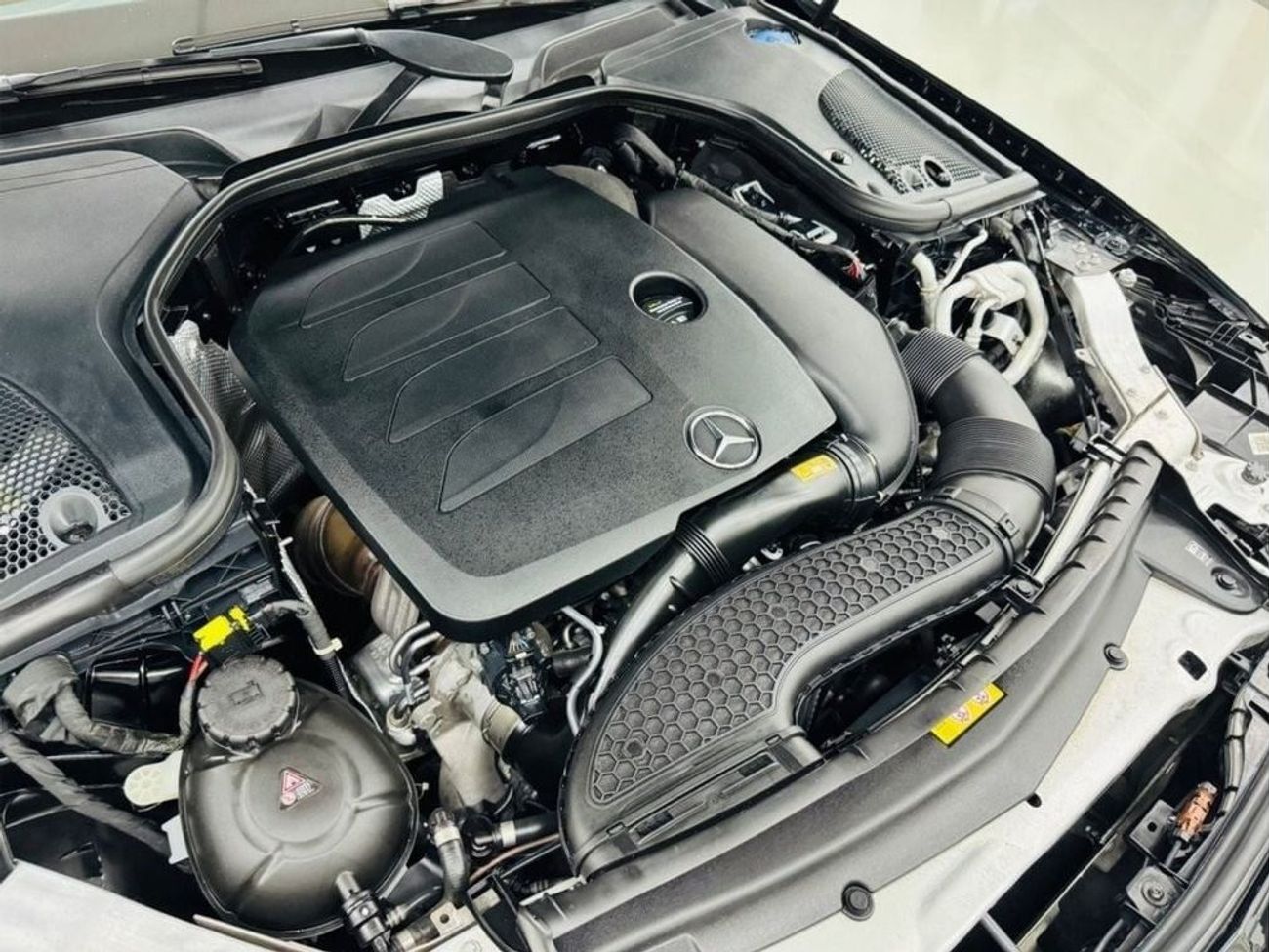 Mercedes-Benz E300 Premium GCC .. FSH .. Warranty .. Perfect Condition .. Panoramic