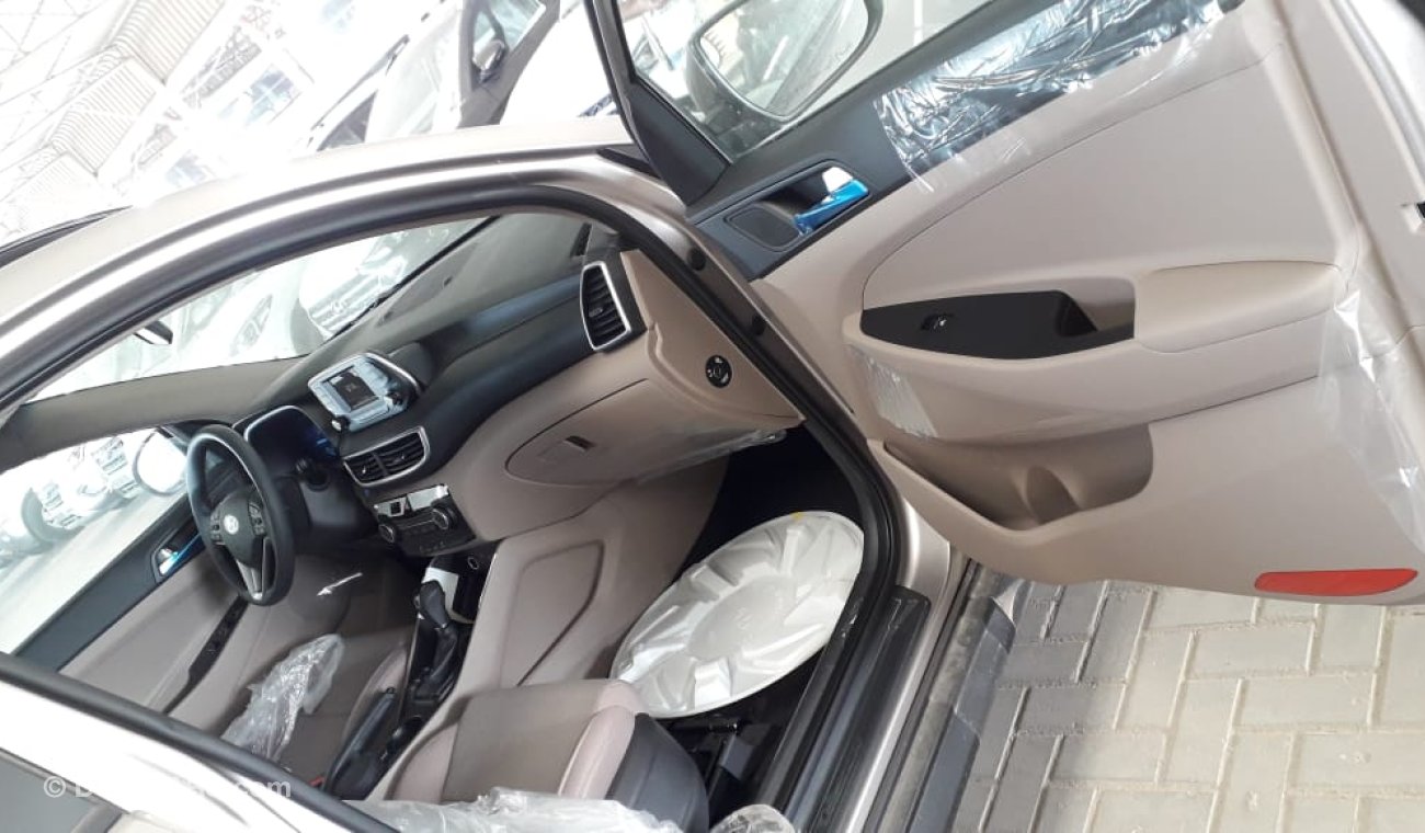 Hyundai Tucson 1.6L GDI, PUSH START, DRIVER POWER SEAT, SUNROOF, COOL BOX, 19" RIM, WIRELESS CHARGER, LOT-HT16