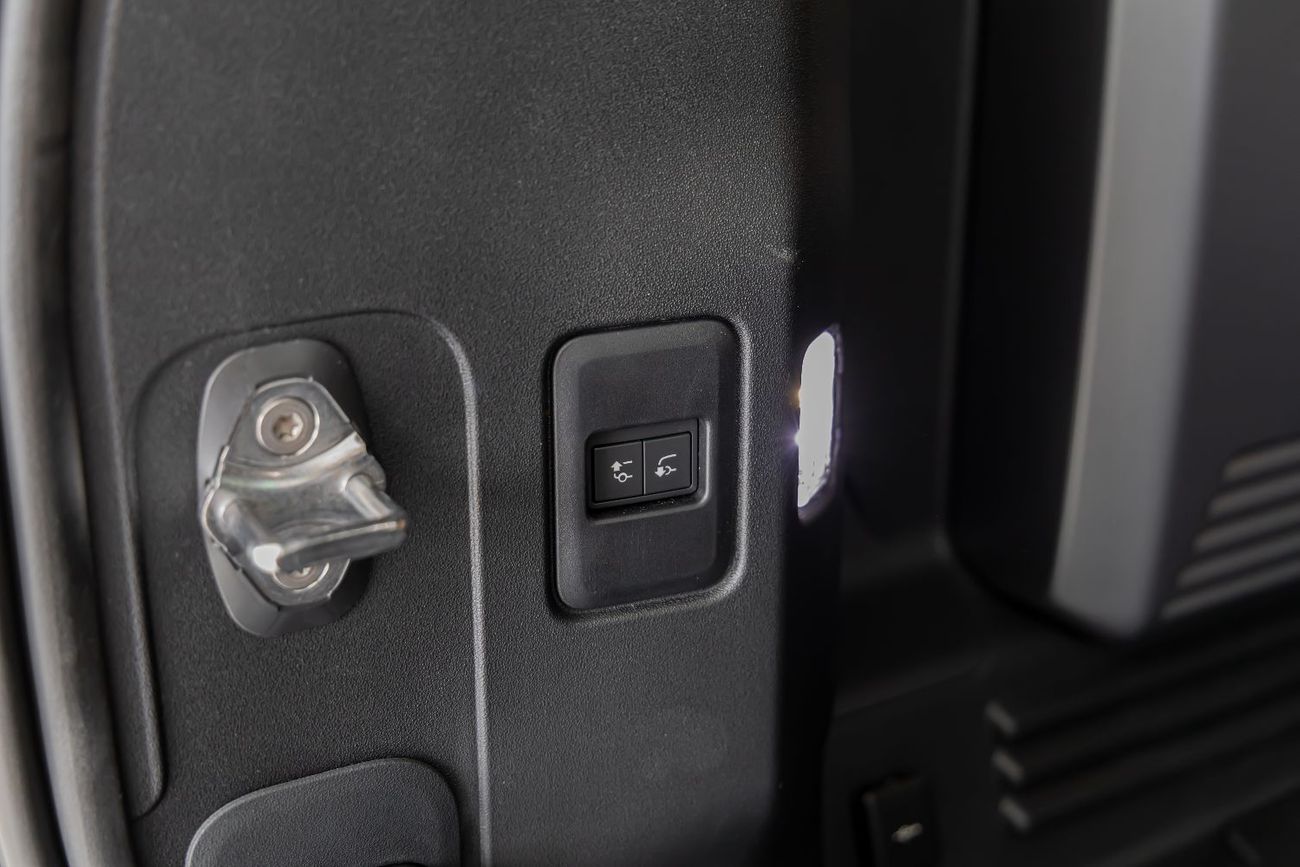 Land Rover Defender Land Rover Defender X-Dynamic HSE P400 - 2026 - GCC (Export)