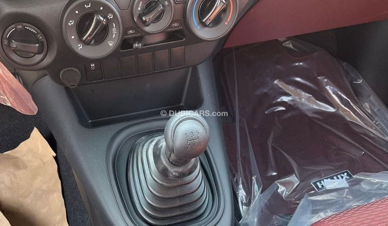 Toyota Hilux Toyota Hilux 2.7L M/T Basic