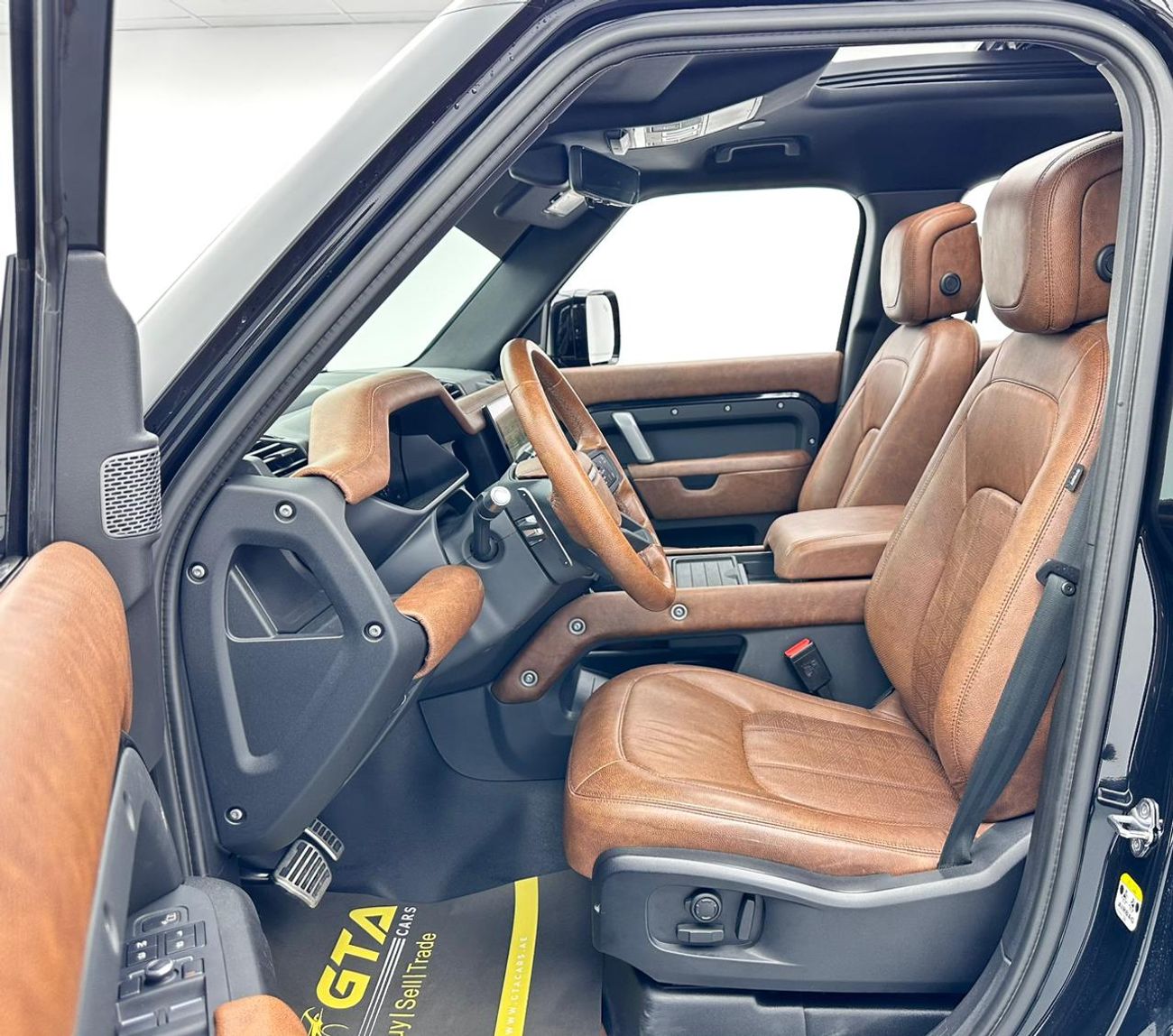 لاند روفر ديفندر 2022 Land Rover Defender 110 V8 Edition, Sep/2026 Land Rover Warranty, Nov/2027 Land Rover Service P