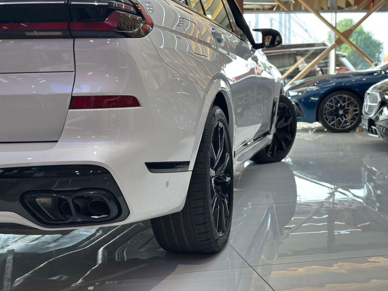 بي أم دبليو X7 xDriveM60i (6 Seats)