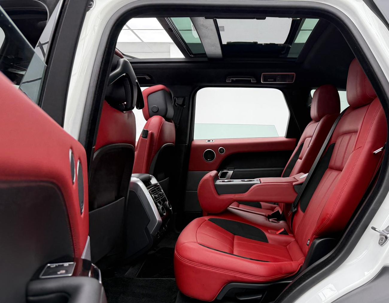 Land Rover Range Rover Sport 2018 Range Rover Sport P525, Full Service History, Fully Loaded, Excellent Condition, GCC