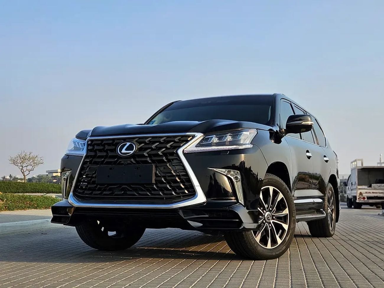 Lexus LX570 LX 570 Luxury | GCC Specs | Facelifted to Premium Condition Luxury SUV