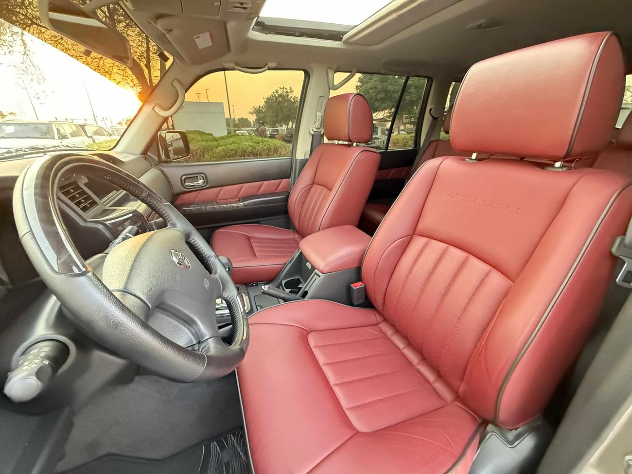 نيسان باترول سوبر سفاري GCC SPEC NEAT AND CLEAN LESS KILOMETER