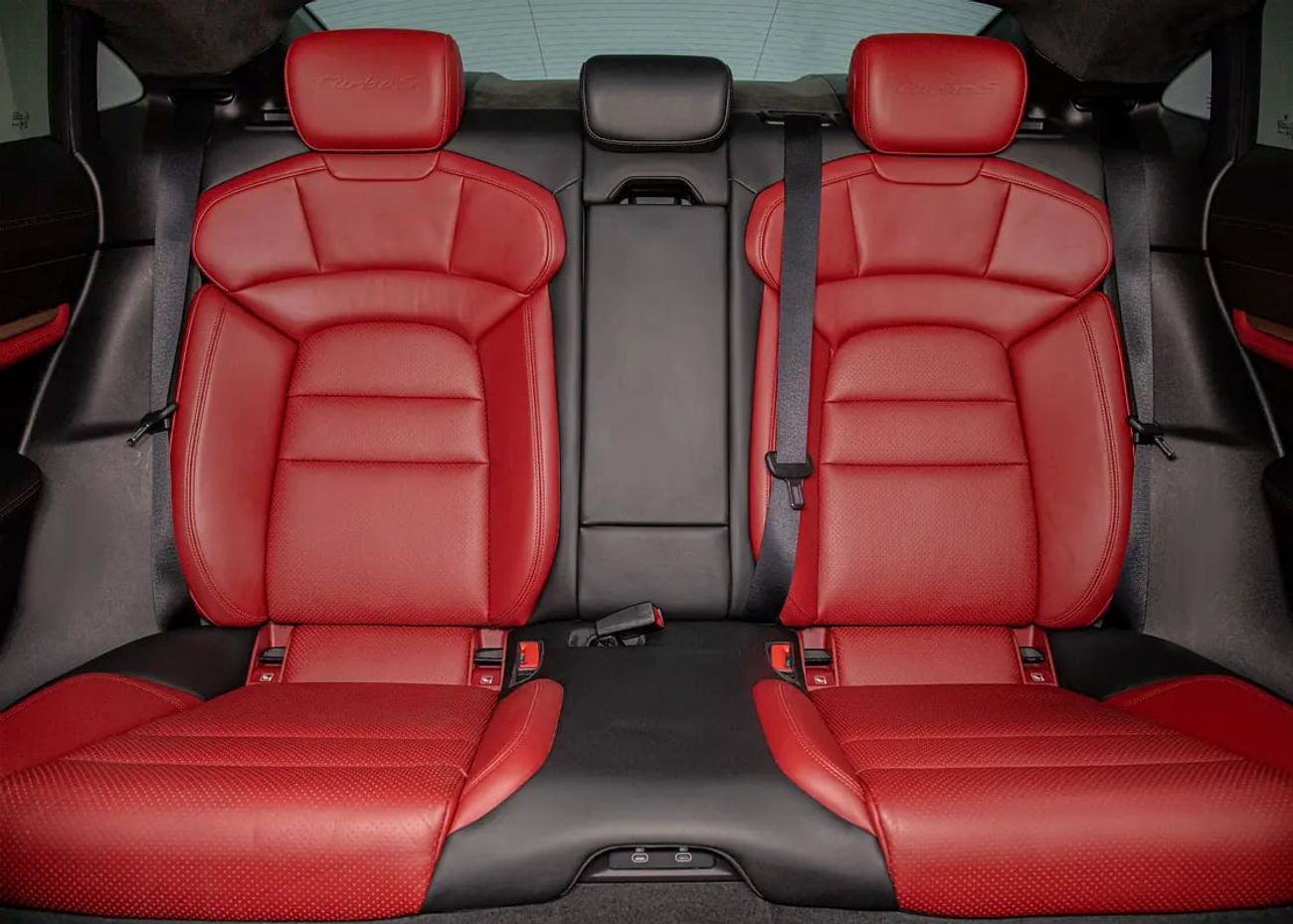 بورش تايكان Turbo S (755 HP)