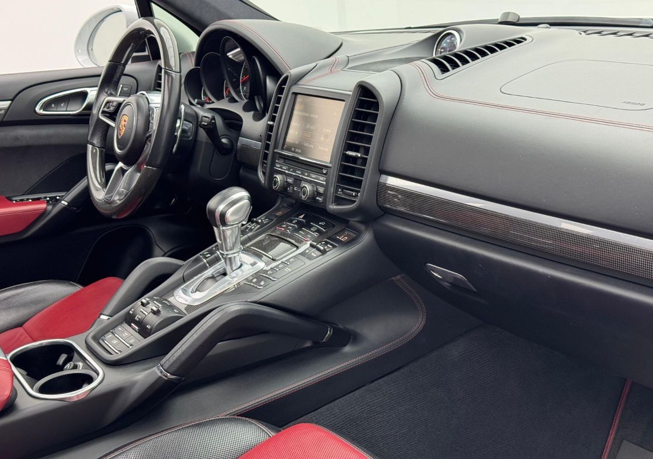 بورش كايان GTS 3.6L 2016 Porsche Cayenne GTS Exclusive, Full Porsche Service History, 2026 Porsche Warranty, GC