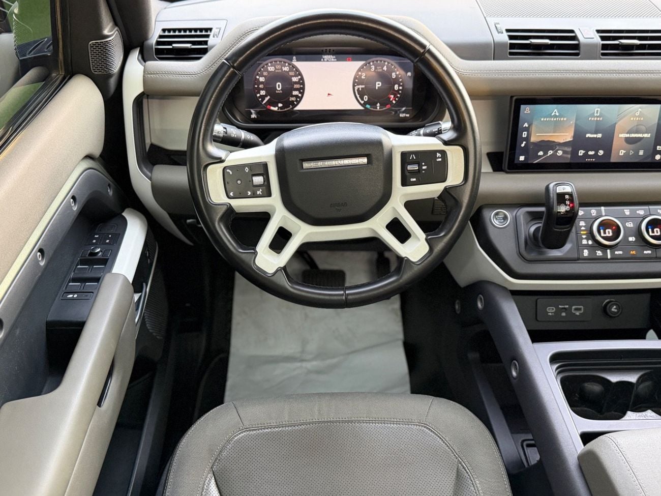 لاند روفر ديفندر P400