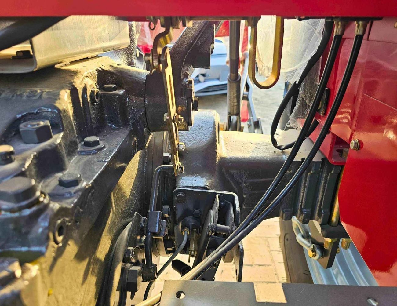 Massey Ferguson 390 TRACTOR / DIESEL / M/T / 4WD WITH DISC PLOUGH (CODE # 69071)