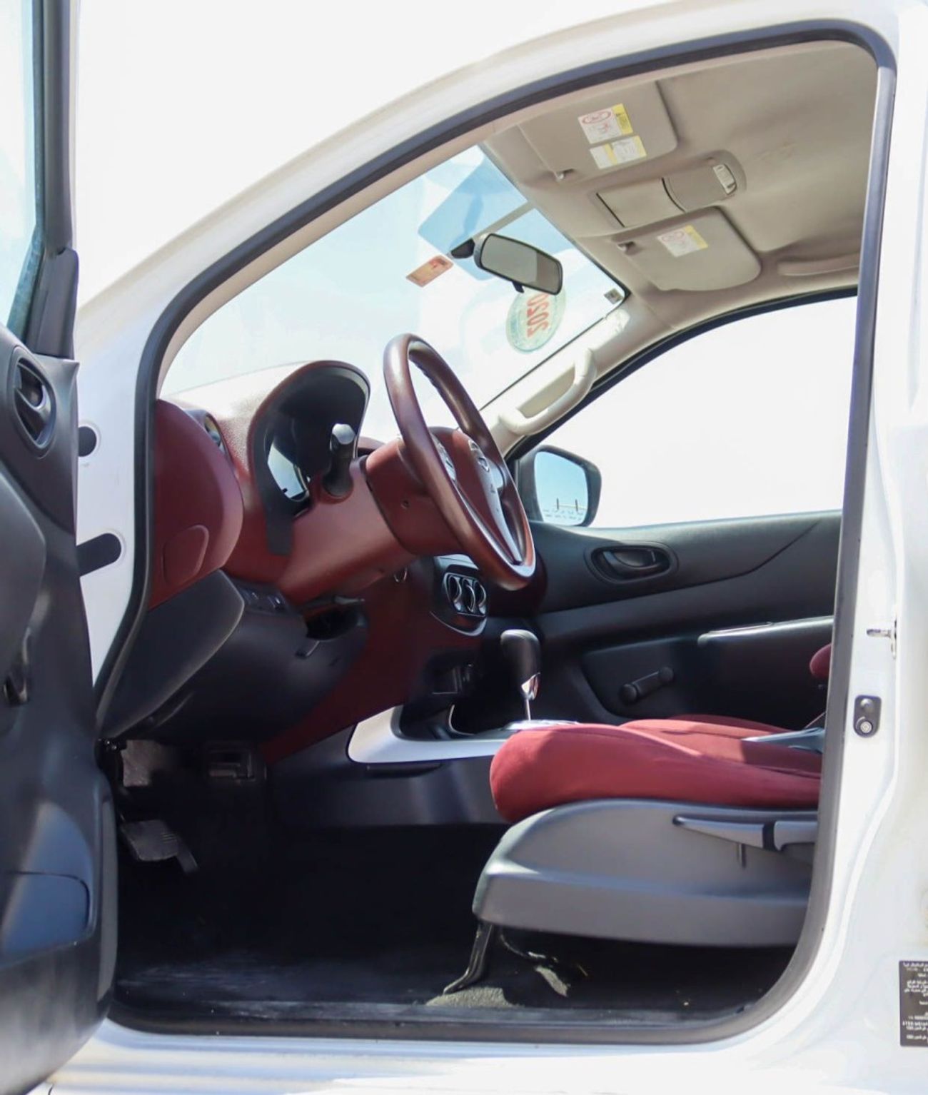 نيسان نافارا Std 2.5L RWD A/T Nissan Navara RWD 2020 GCC Original Paint accident-free, in excellent condition, 10