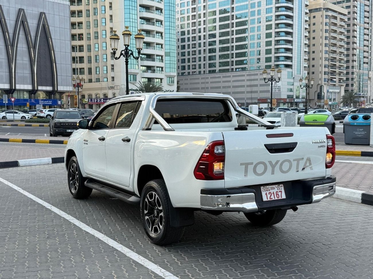 Toyota Hilux SR5 shape
