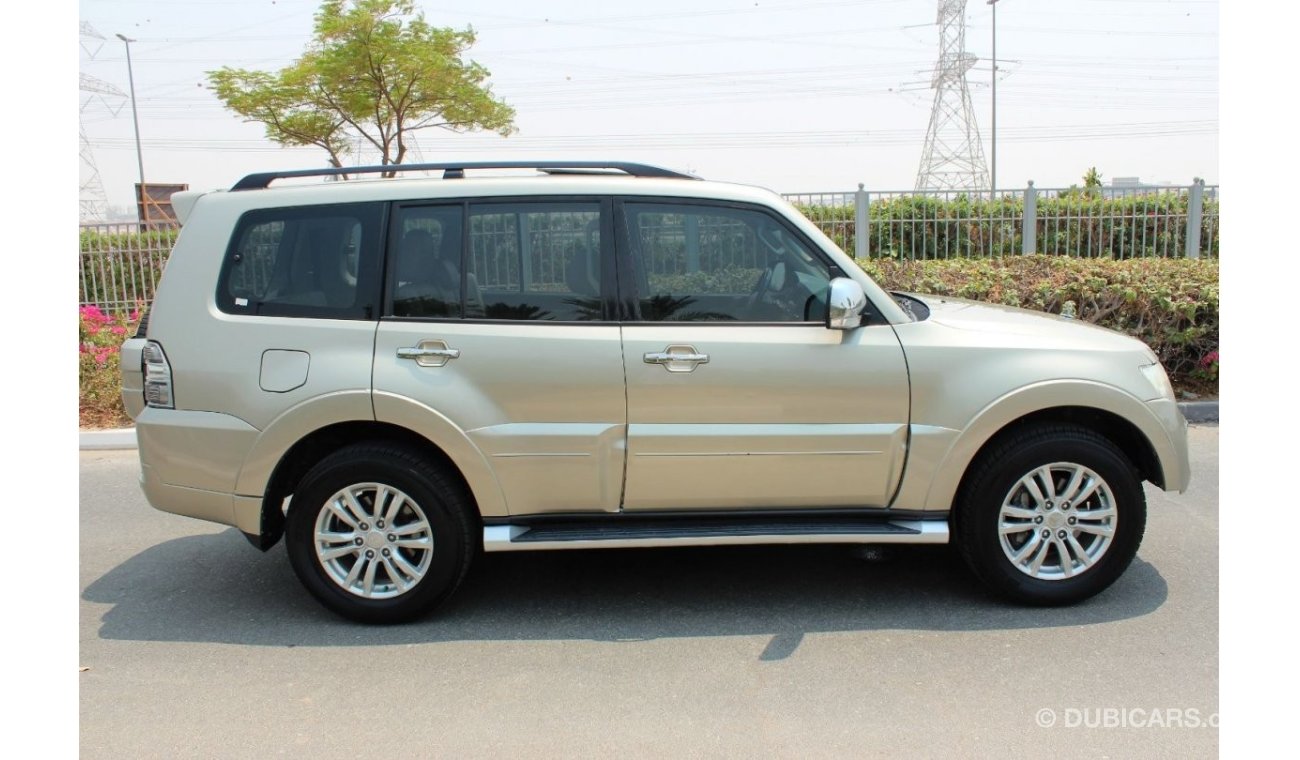 Mitsubishi Pajero / 3.8/ TOP SPECS / GCC / FULL SERVICE HISTORY/ 100% ORIGINAL PAINT/ 1 YEAR WARRANTY