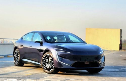 أفاتر 12 Plug in Hybrid- 1300 km total range. 5 seats rear wheel drive