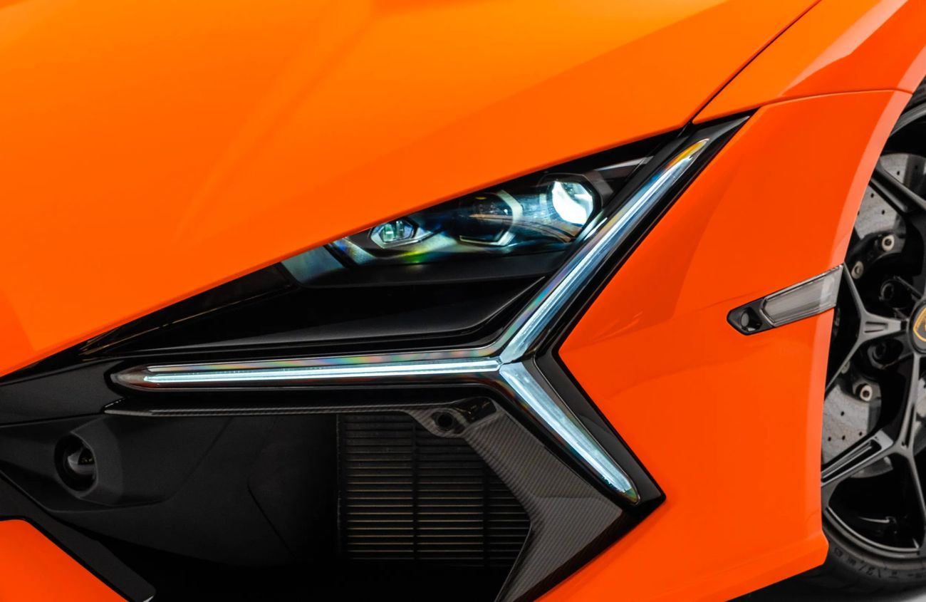 لامبورغيني ريفويلتو 6.5L V-12 Naturally Aspirated Engine + eMotor