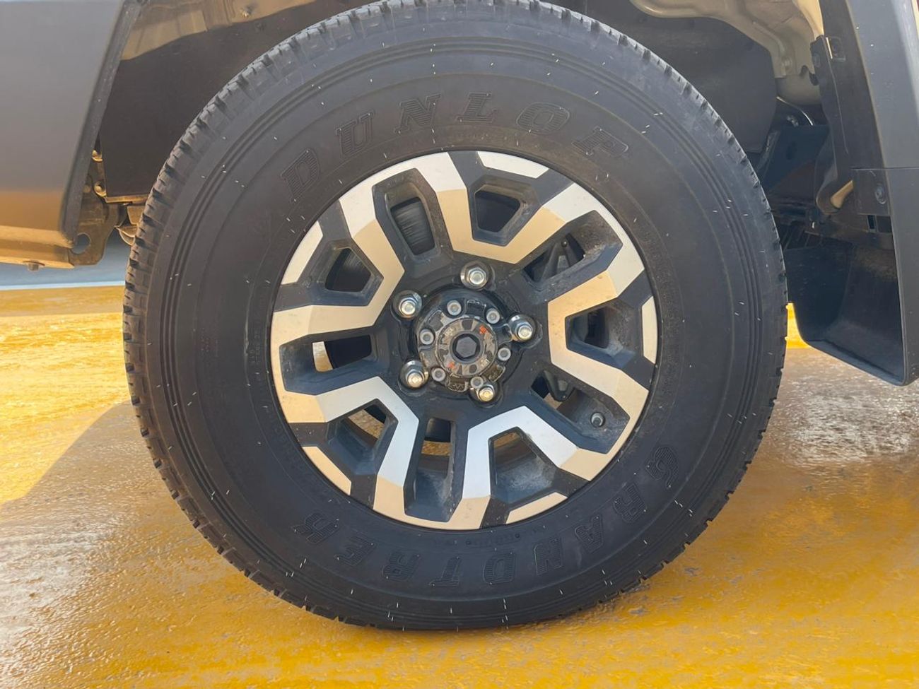 Toyota Land Cruiser Pick Up Toyota LAND CRUISER SC AT PETROL 4.0L WIN-DIFF-COOLBOX