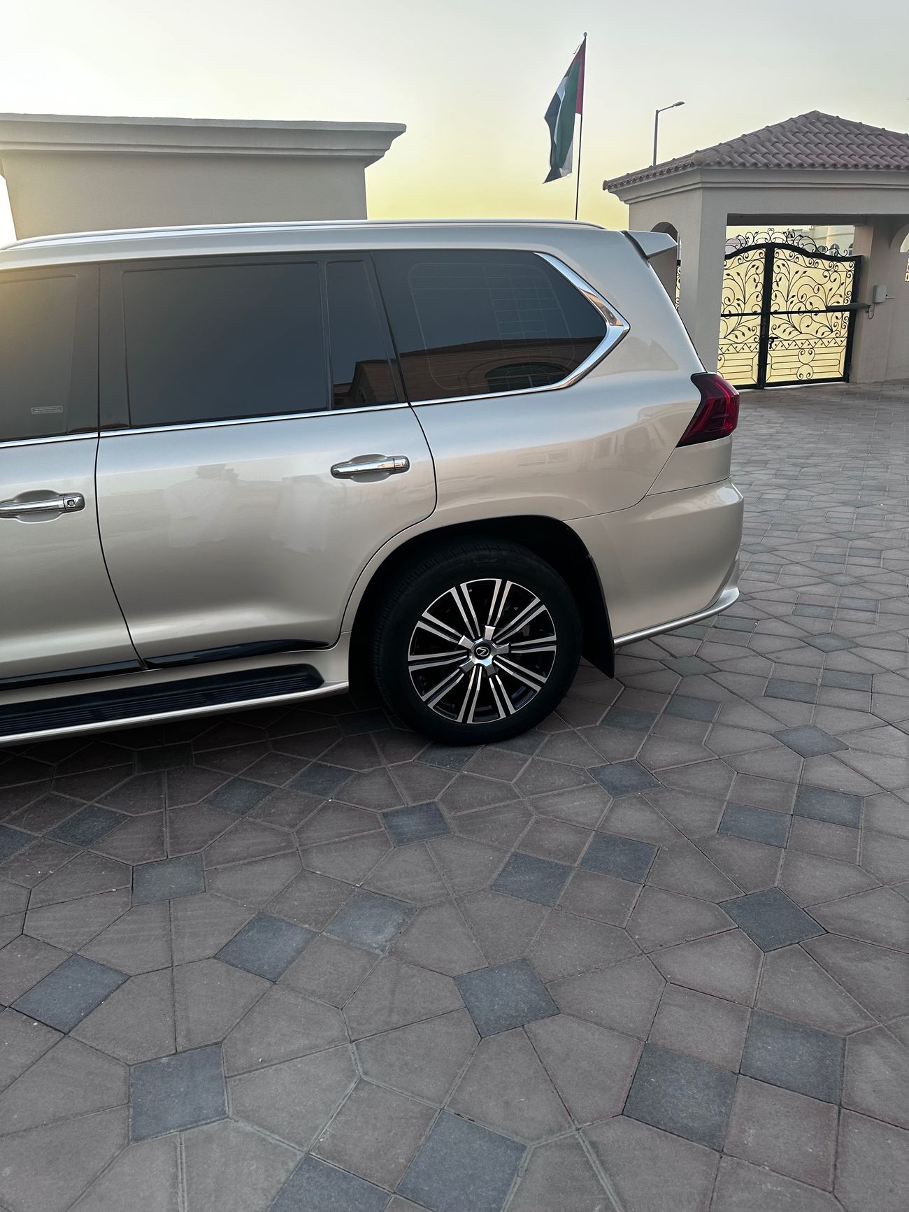 Lexus LX 570 Sport 5.7L