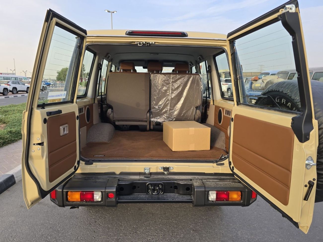 Toyota Land Cruiser 70 2025 Toyota Land Cruiser 4.0L AT full option