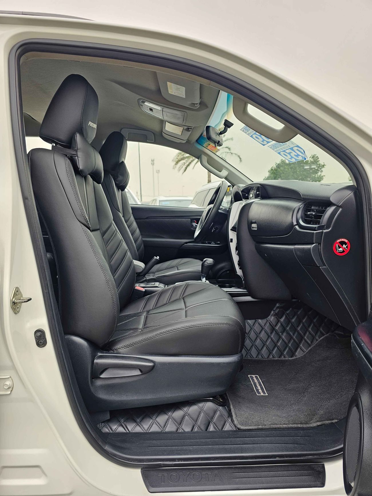 Toyota Fortuner EXR/ V4/ 4WD/ DVD REAR CAMERA/ LEATHER SEATS/ ORG MILEAGE/1189 MONTHLY/LOT#99205