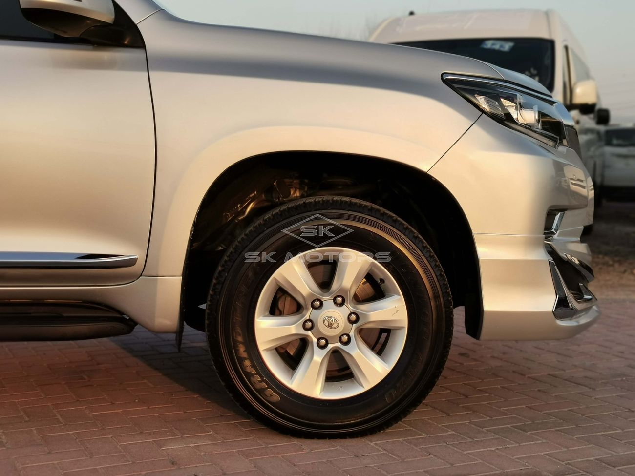 Toyota Prado TXL,4.0L V6 Petrol, Alloy Rims, DVD Camera, Leather Seats, Rear A/C, 4WD ( LOT # 5611)