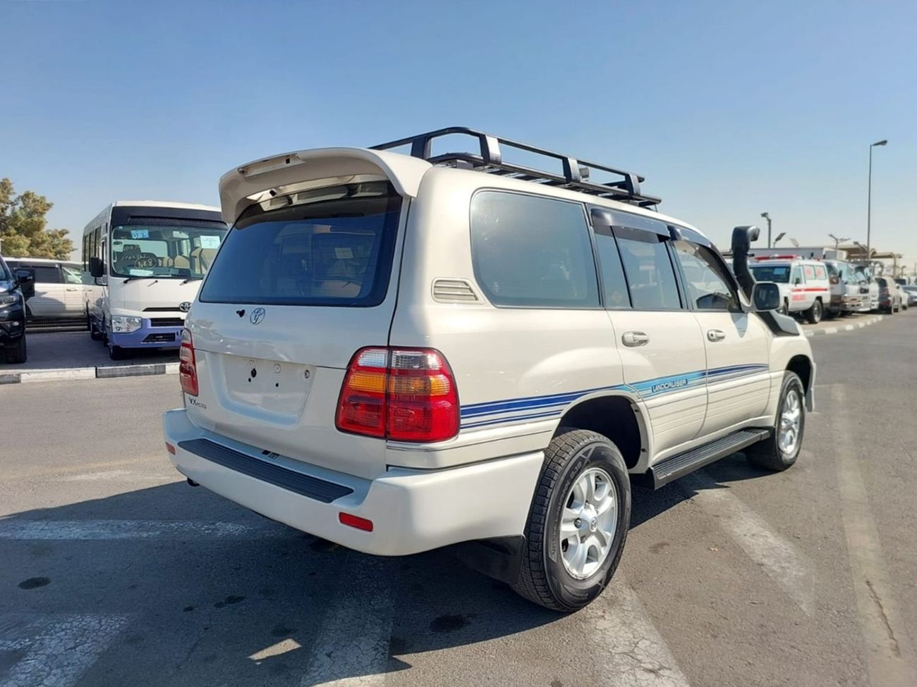 Toyota Land Cruiser TOYOTA LAND CRUISER SUV RHD 1999 MODEL 4.2 L DIESEL AUTOMATIC(PM13650)