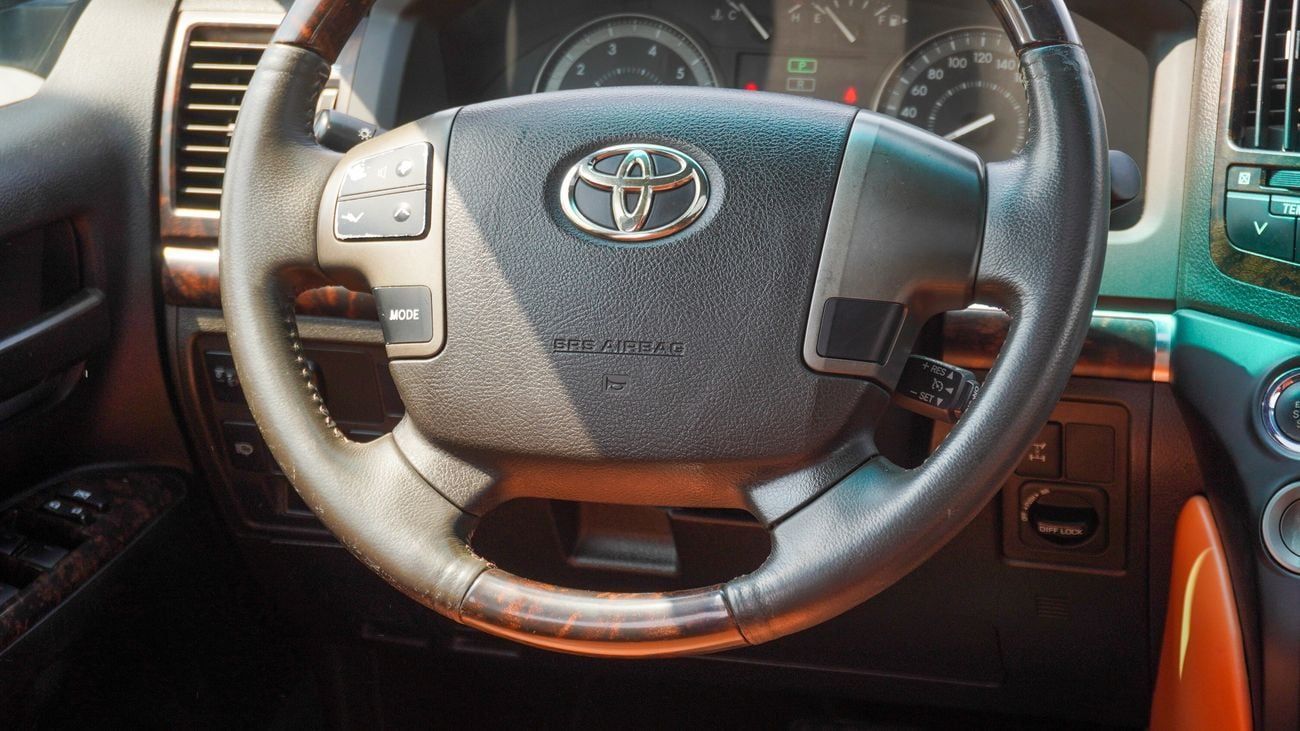 Toyota Land Cruiser GXR V8