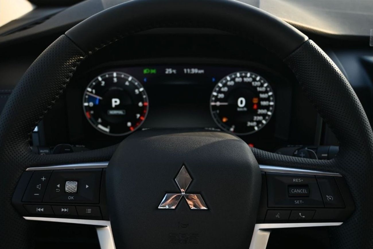 Mitsubishi Outlander Mitsubishi Outlander 2.5L Petrol, 4WD, SUV, GCC Spec, Color White, Model 2024