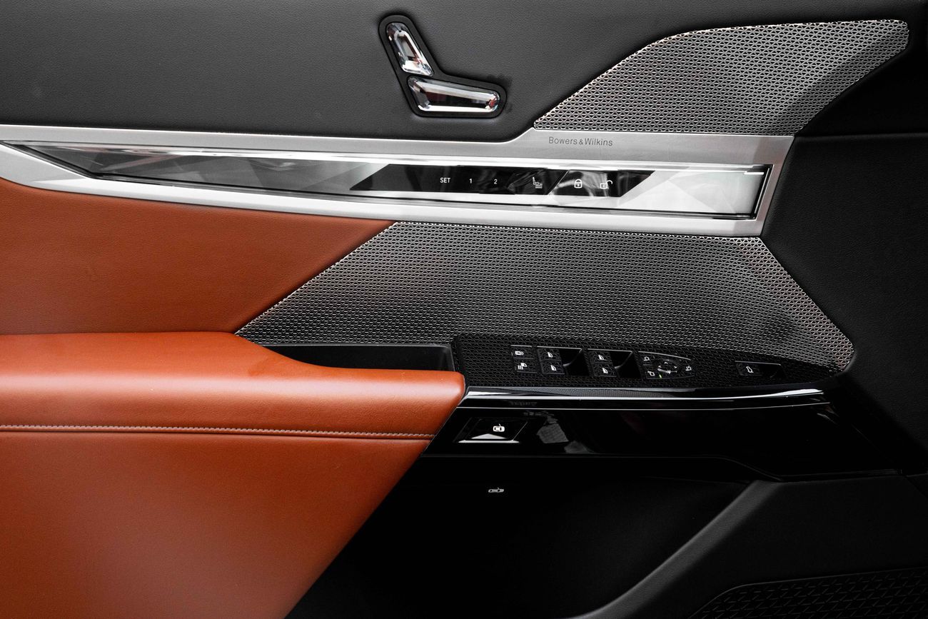 بي أم دبليو 735i 735i | 5,386 P.M | 0% Downpayment | M-Sport | BMW Warranty + Service!