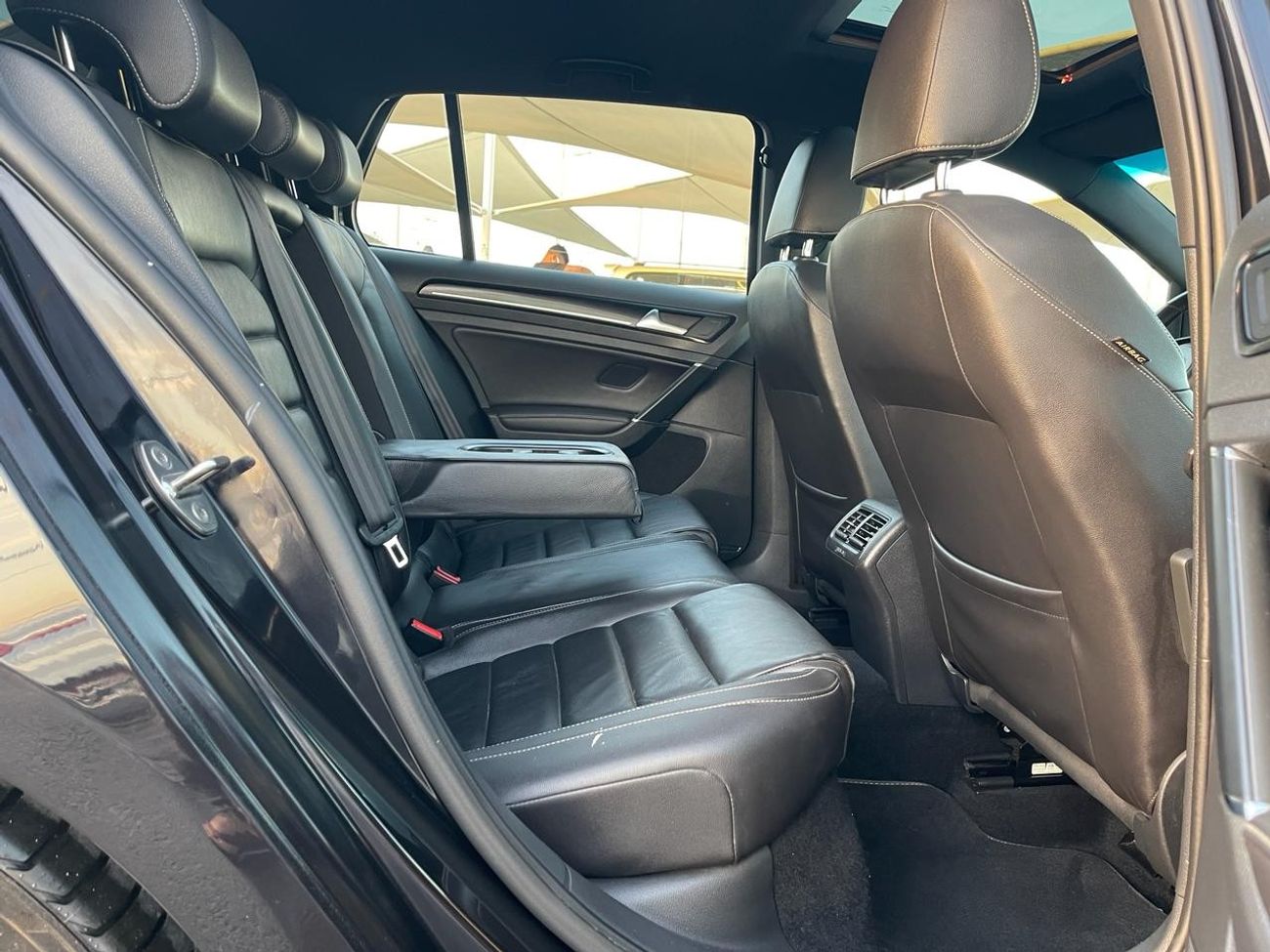 Volkswagen Golf Mercedes E300 AMG_GCC_2015_Excellent Condition _Full option