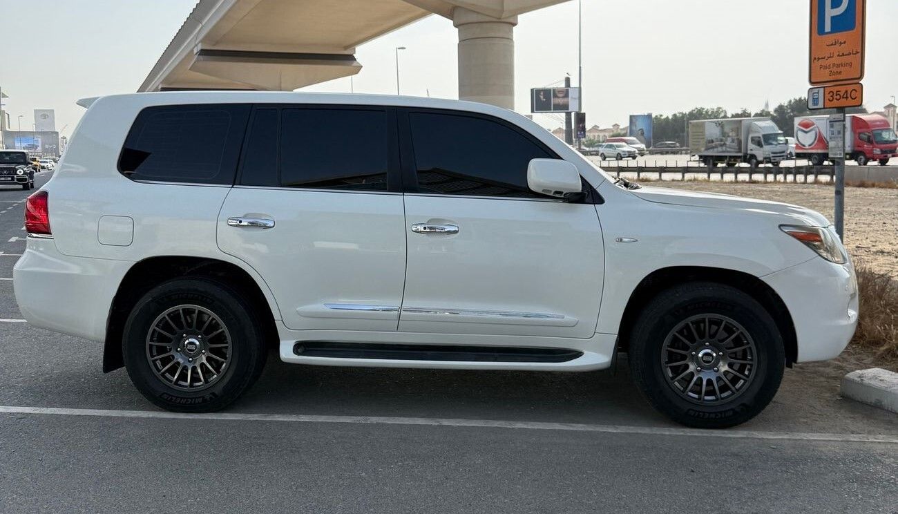 لكزس LX 570 full option 5.7L
