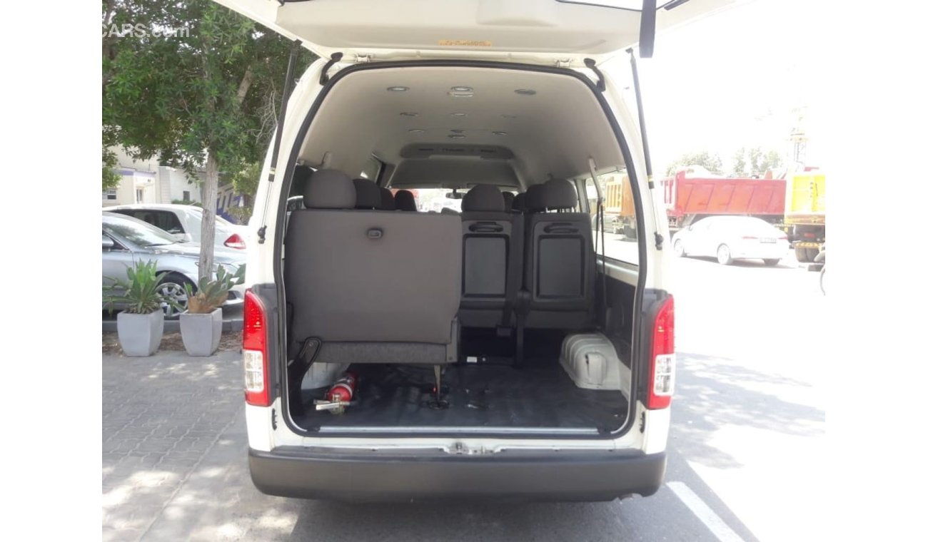 تويوتا هاياس Hiace Commuter RIGHT HAND DRIVE (Stock no PM 603 )