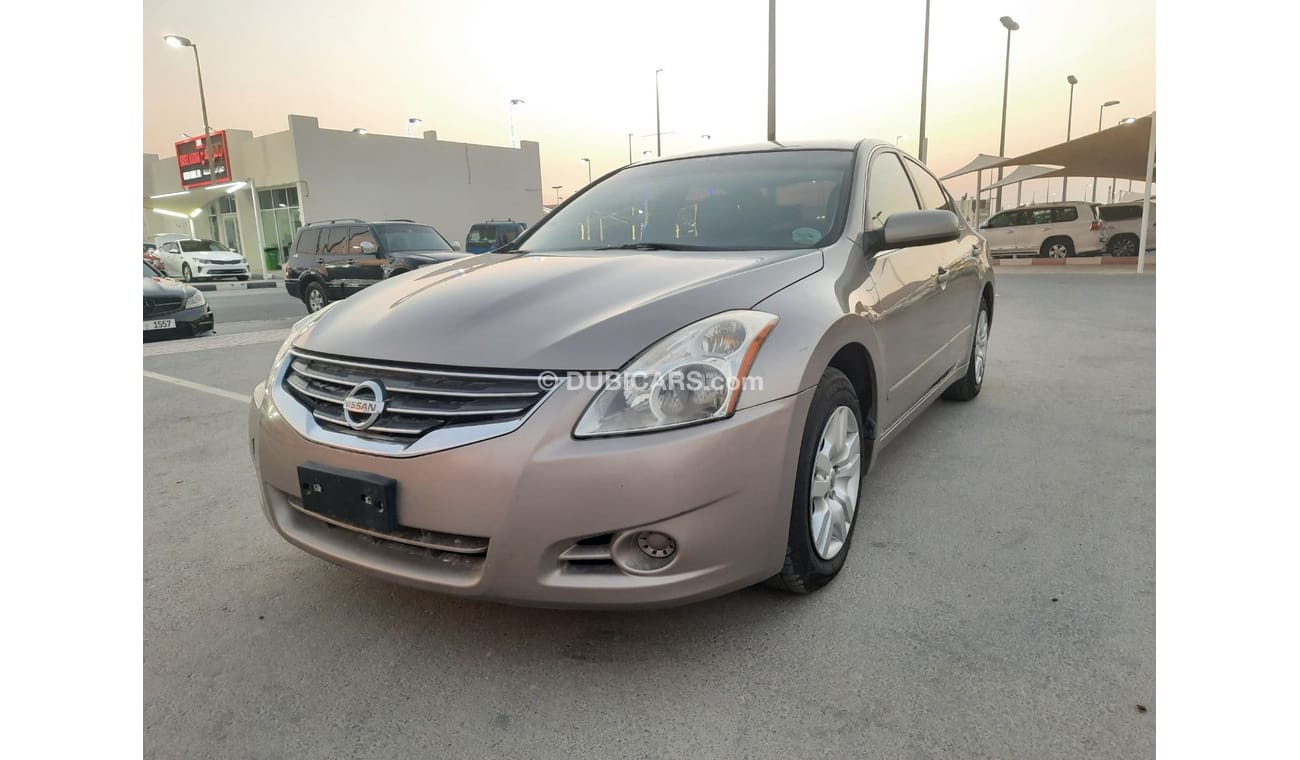 Nissan Altima Nissan Altima 2012 gcc very celen car for sale