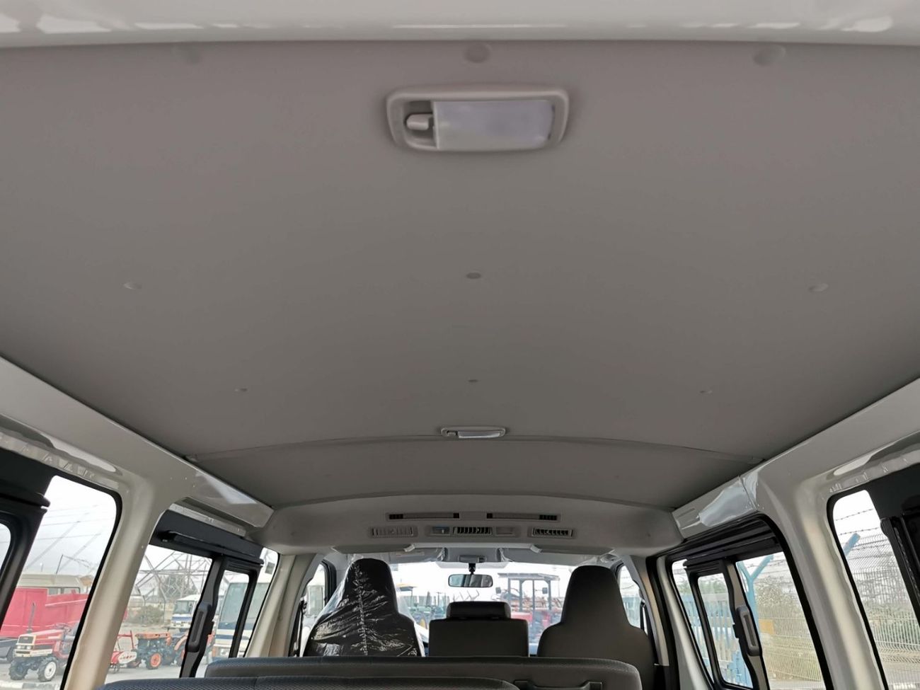 Toyota Hiace STANDARD ROOF / M/T / 2.5L DIESEL / 15 SEATER / EXPORT ONLY ANGOLA (CODE # HD25ST15)