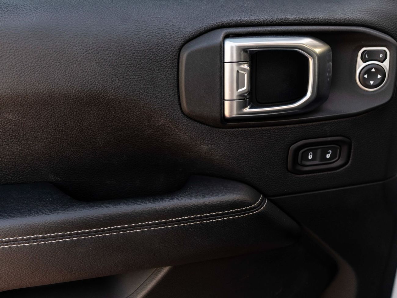 Jeep Wrangler Sahara 3.6L A/T (5 Seater)