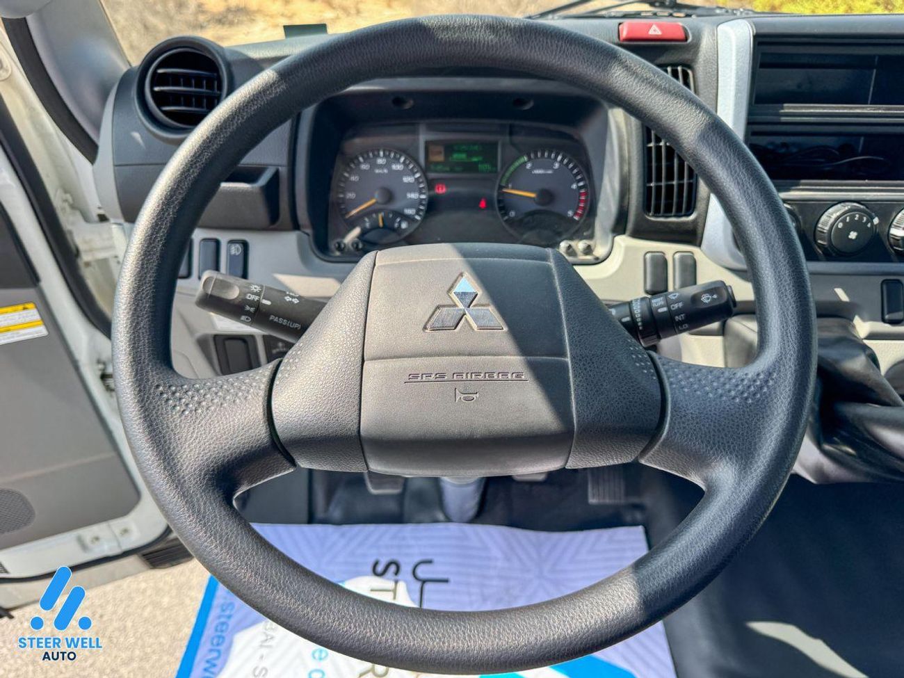 Mitsubishi Fuso Canter 2023 Cargo Pickup GCC Specs 3.0L Diesel | Manual RWD White